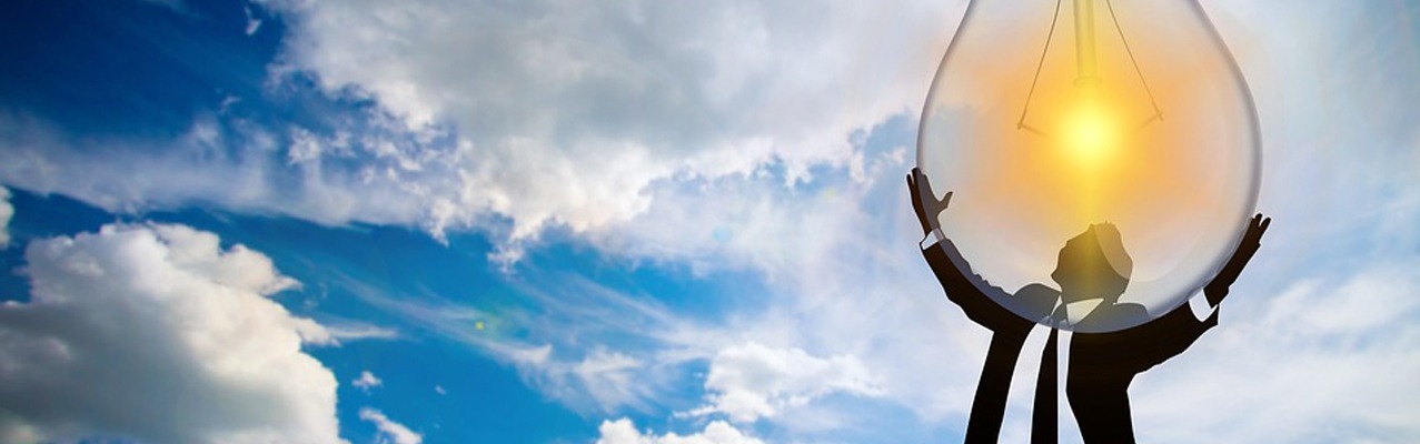 Überdimensionale Glühbirne