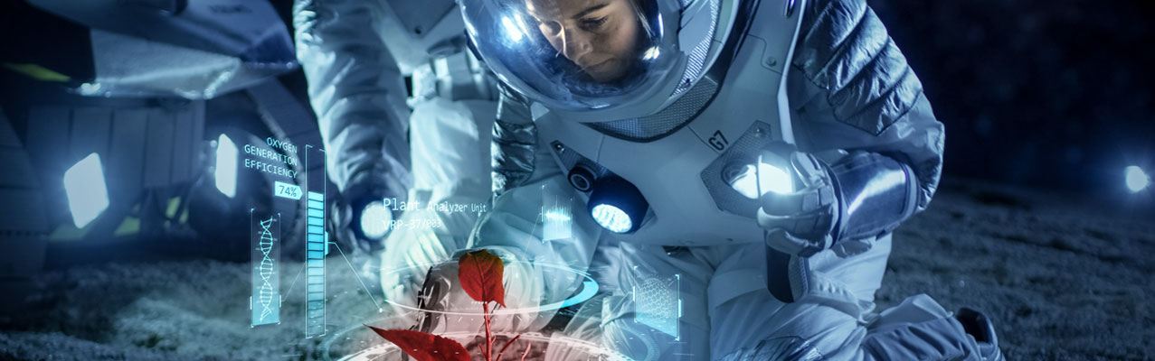 Atronaut untersucht Pflanze